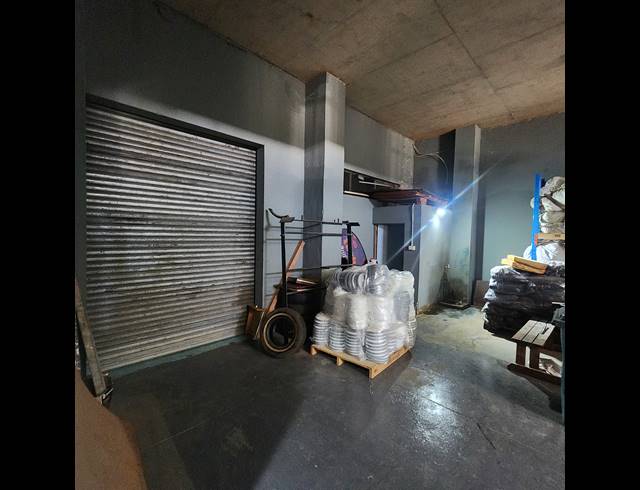 2,400M² WAREHOUSE FOR SALE IN NORTH BEACH